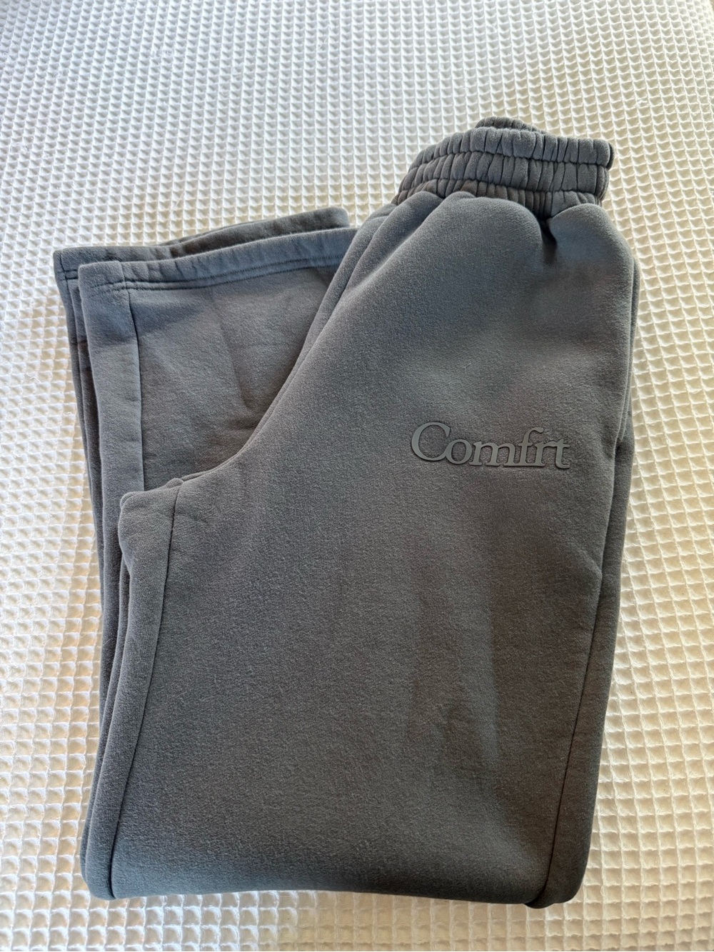 Comfrt  Minimalist Straight Leg Sweatpants